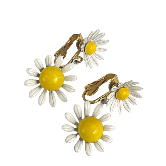 Vintage Daisy Flower Clip-On Earrings White & Yellow Retro Style For Women - Picture 5 of 8